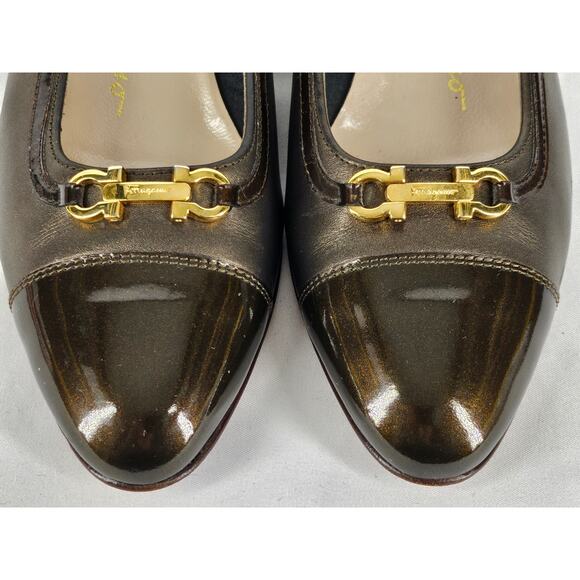 SALVATORE FERRAGAMO WOMEN’S BROWN PUMP – SIZE 3.5B – BRONZE PATENT TOE & GANCINI - Picture 11 of 14